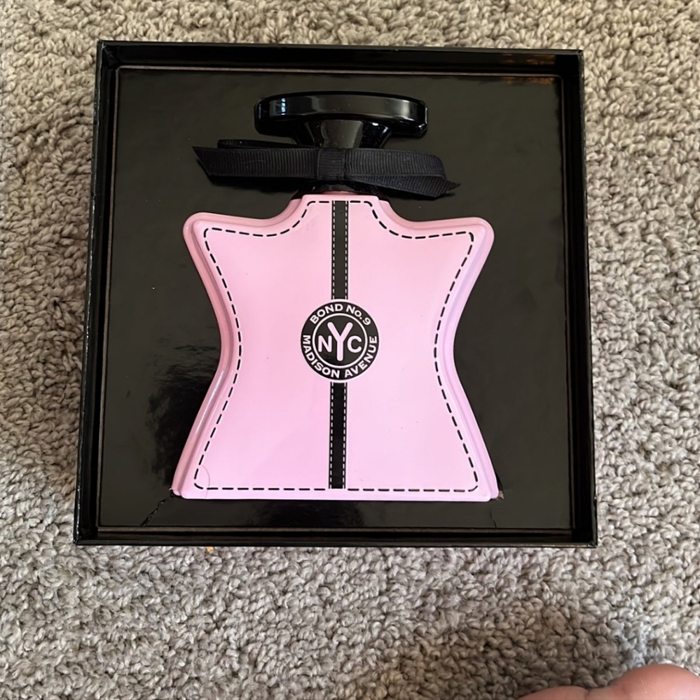 Brand new bond no 9